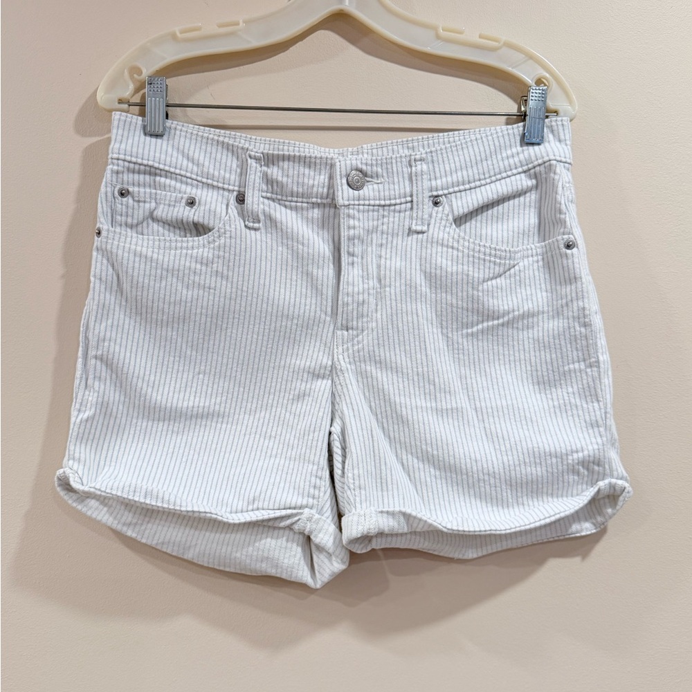 🔥Levi's Women’s White Striped Shorts Mid Length Sz 29 Like New🔥